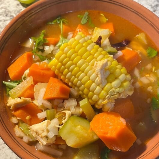 Descubre recetas de sopas preparadas con Querencias Sabores y disfruta sabor casero de forma práctica.
